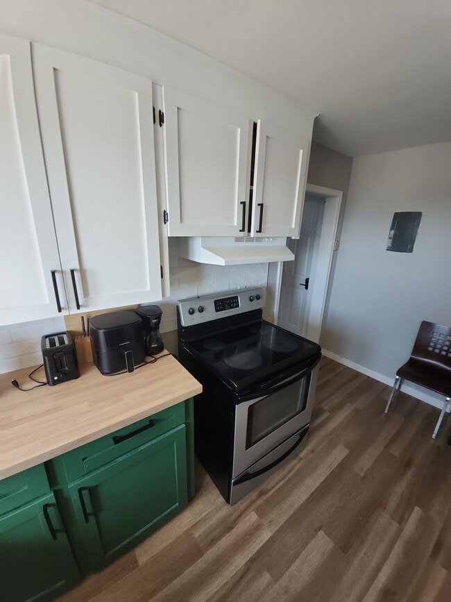 Building Photo - 27-27 Brule St