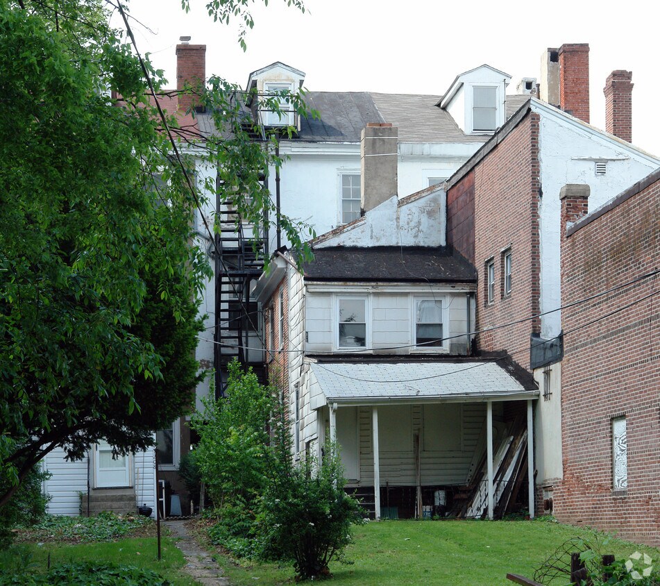 Building Photo - 1210 Dekalb St