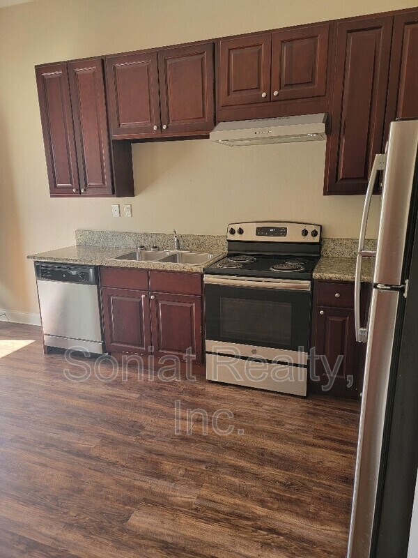 Building Photo - 4969 Rhodes Dr