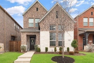 Building Photo - 1028 Jackson Cir