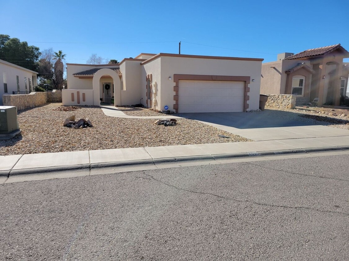 Primary Photo - Beautiful 3 Bedroom/2 Bath Home !! **Comin...