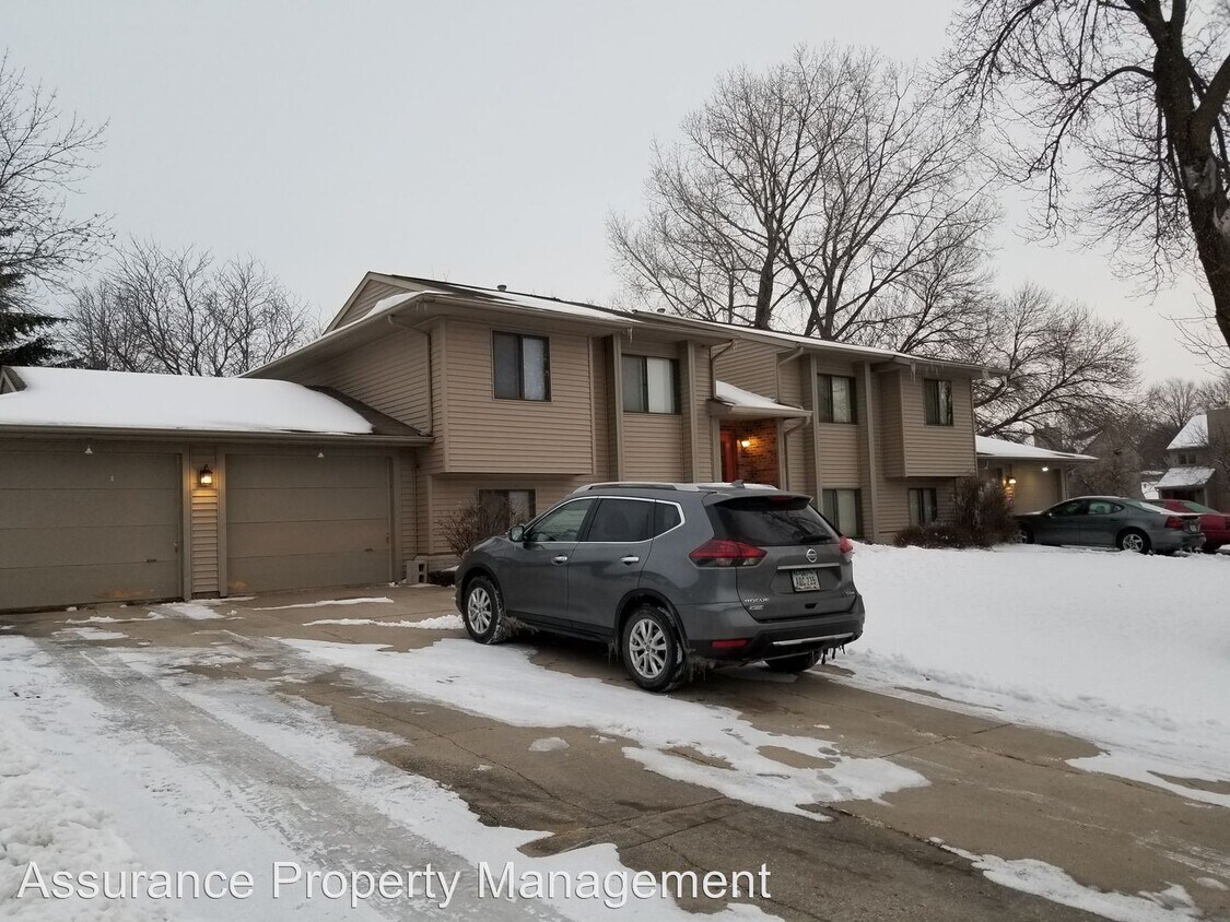 2045 Holiday Rd, Coralville, IA 52241 Room for Rent in Coralville, IA