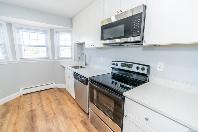 Foto del edificio - 695 Talcottville Rd