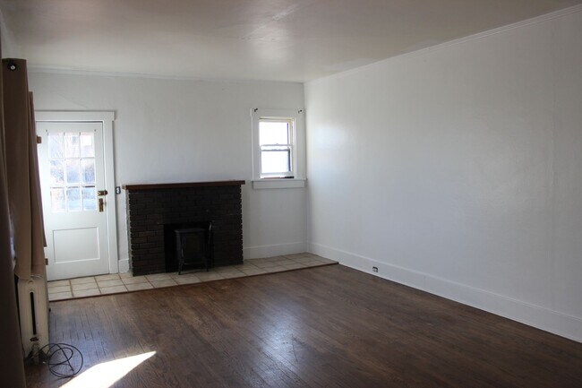 Foto del edificio - LARGE 3 bedroom in Old Broadmoor