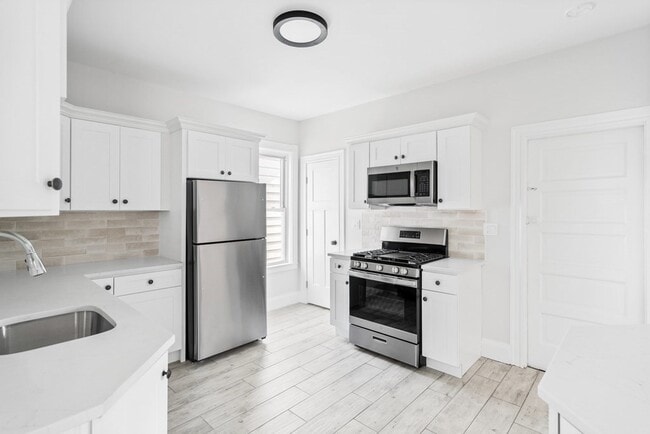 Building Photo - 33 Harbor View St