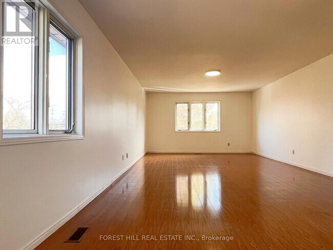 Photo du bâtiment - 180 McNicoll Ave