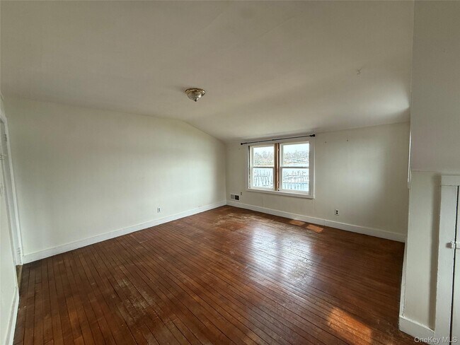 Foto del edificio - 307 W Shore Rd