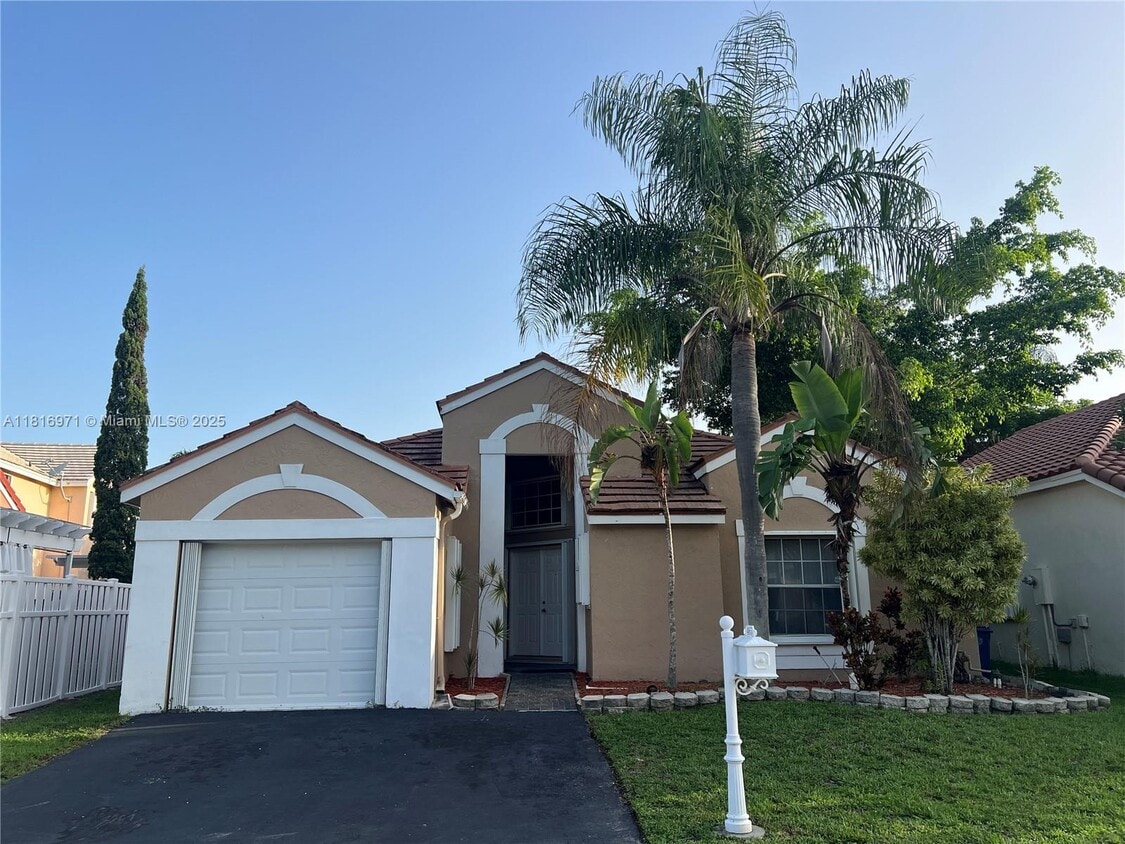 Primary Photo - 465 Somerset Way