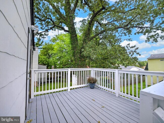 Building Photo - 6008 Addison Rd