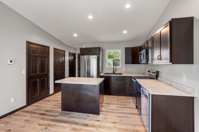 Foto del edificio - New Construction Home for Rent in Oshkosh, WI