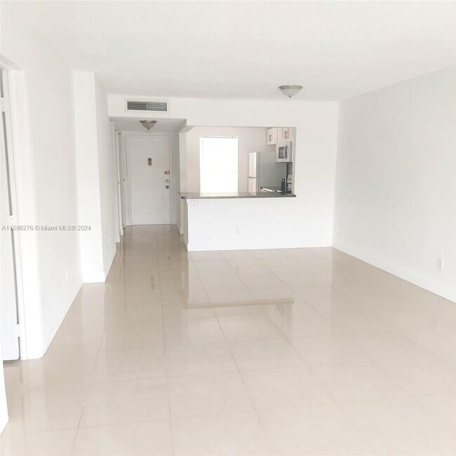 Foto del edificio - 6300 NW 62nd St