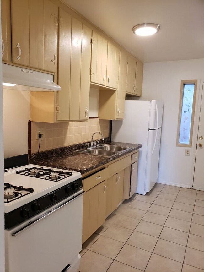 Foto del edificio - La Mesa 2BR with large Private Yard