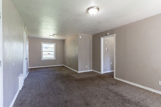 Building Photo - Charming 4-Bedroom Home with Modern Update...