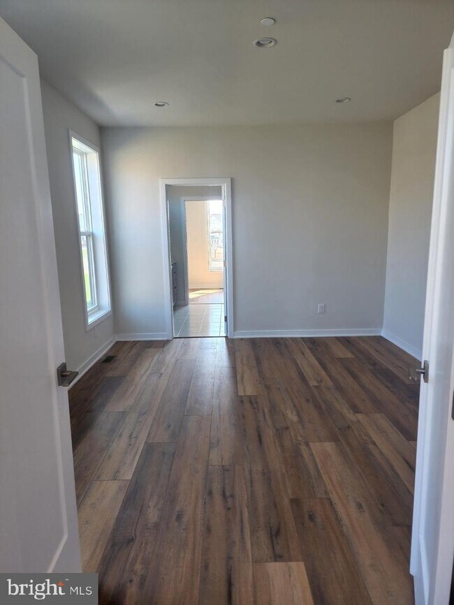 Building Photo - 77 Tamarack Cir
