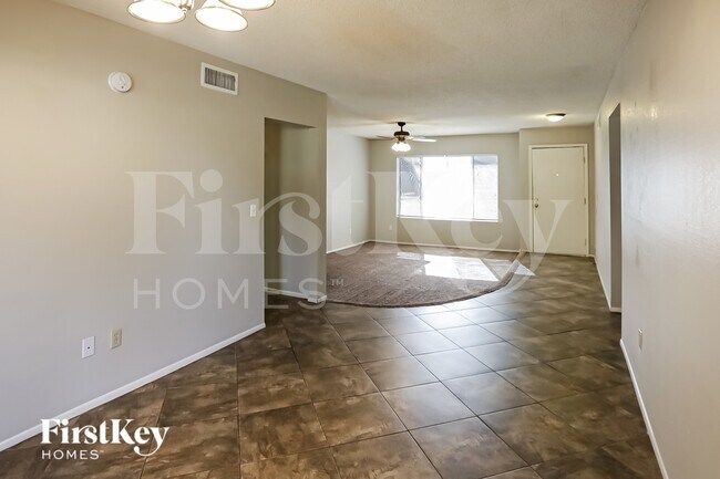 Building Photo - 4656 W Townley Ave