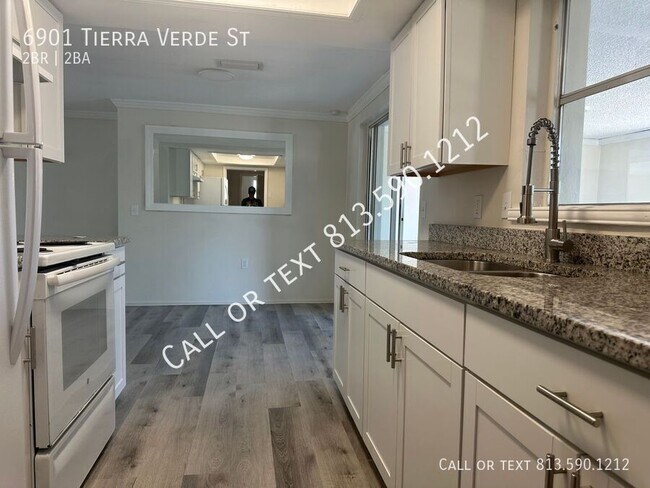 Building Photo - 6901 Tierra Verde St