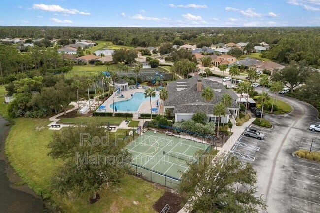 Foto del edificio - 1556 Scarlett Ave