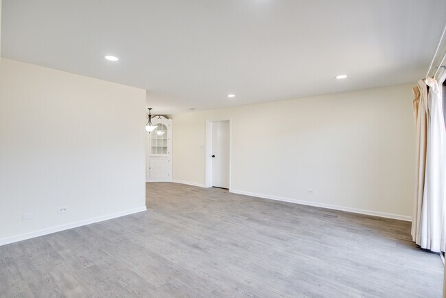 Building Photo - 1418 Ellisville Ln