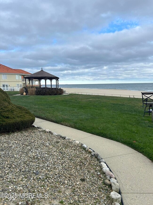 Foto del edificio - 661 Ocean Ave N