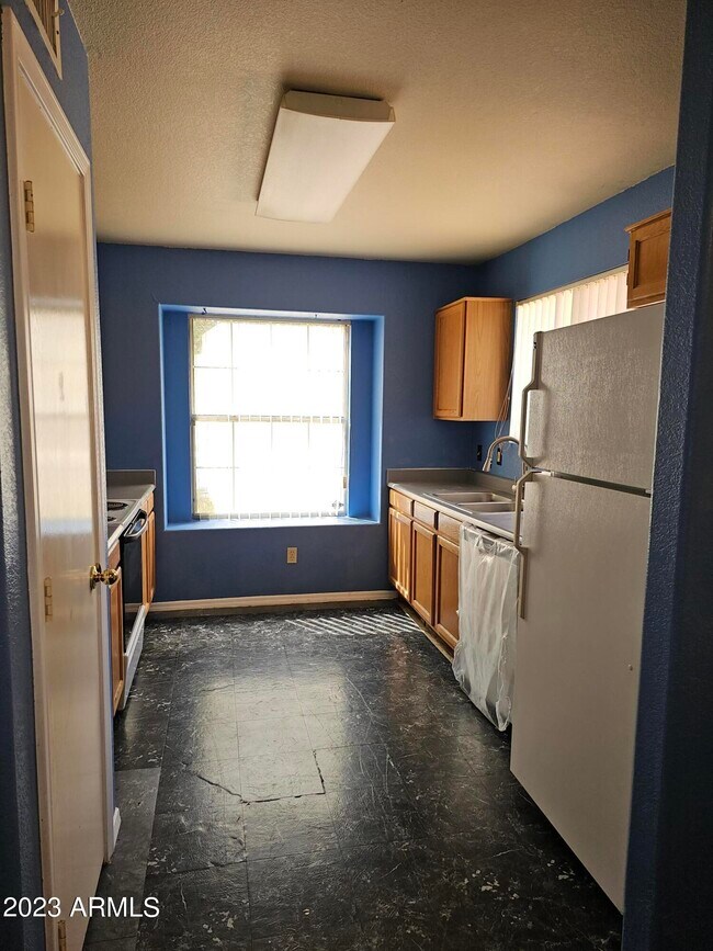 Building Photo - 821 S Cancun Dr