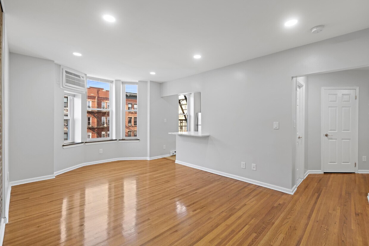 Primary Photo - 1315 Washington St
