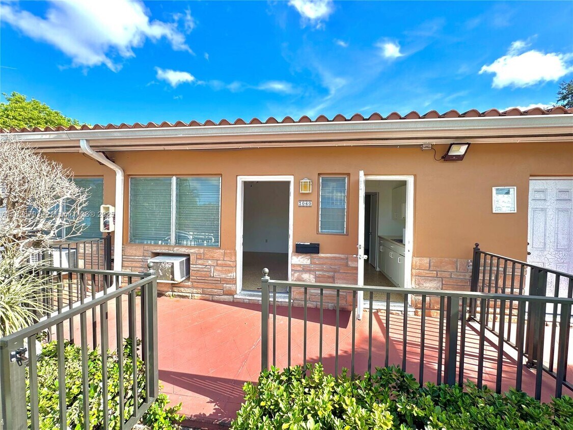 Foto principal - 3060 SW 1st St