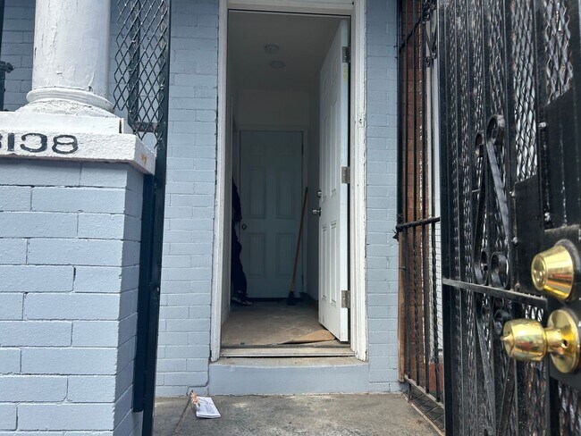 Foto del edificio - 3138 West Weymouth Street