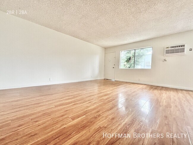 Building Photo - 10535 Lindley Ave
