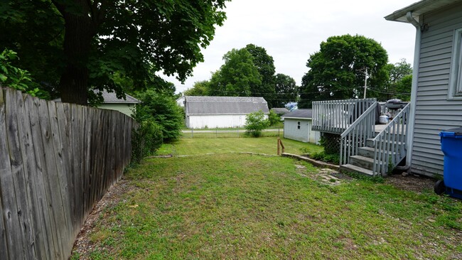 Building Photo - 105 Budlong St