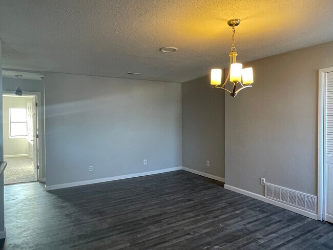 Foto del edificio - 2604 S Compton Ave