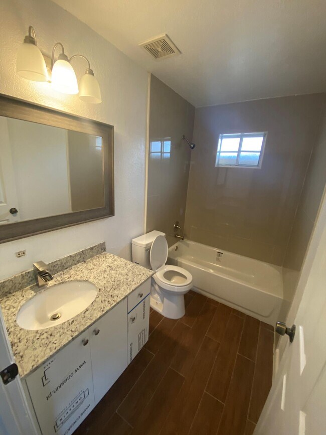 Foto del edificio - 323 NW 97th St