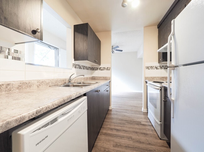 Building Photo - Southview Gardens