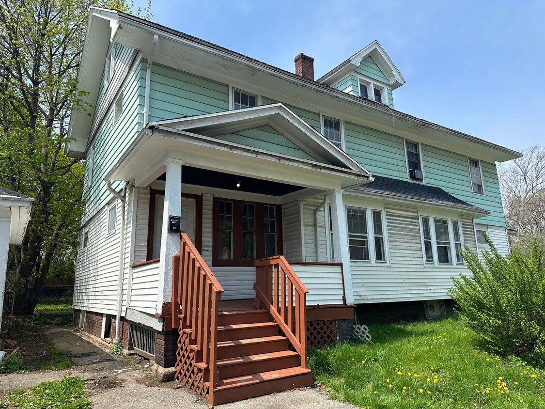 Primary Photo - 135 Gothic St.