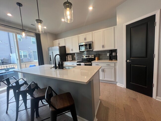 Building Photo - 7002 Fairmile Run