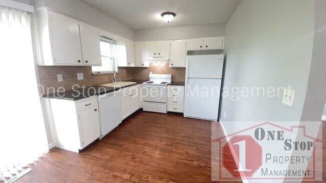Building Photo - Spacious 3 Bedroom, 1 Bathroom Duplex for ...
