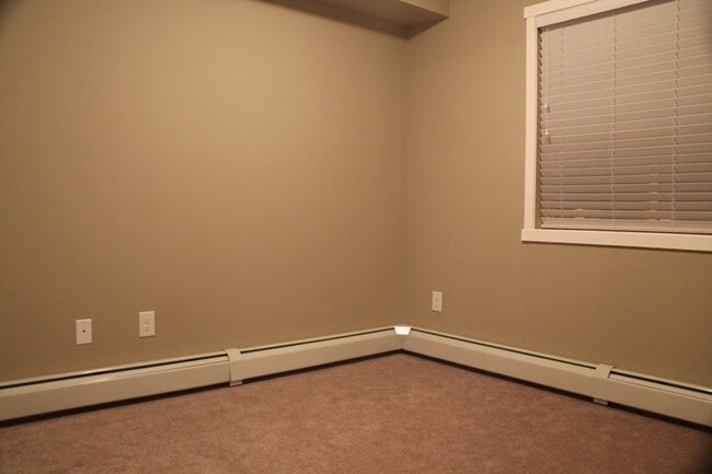 Building Photo - 25 Element Dr N