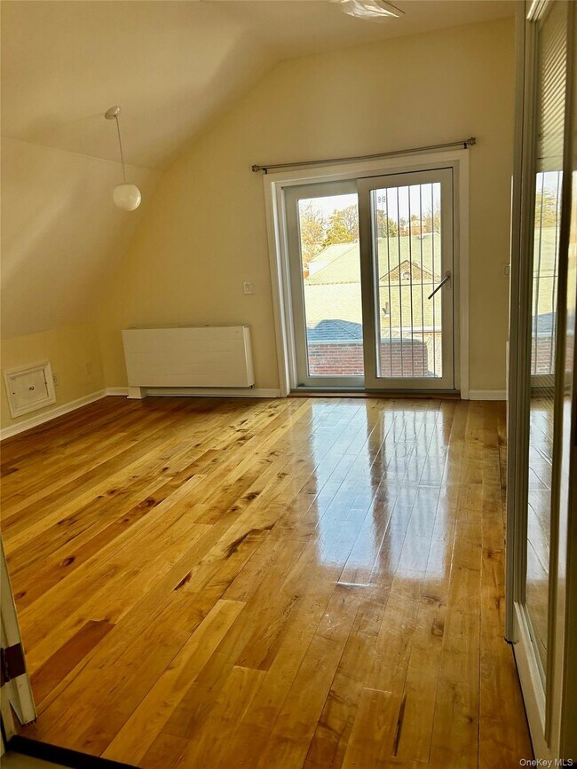 Foto del edificio - 409 W 261st St