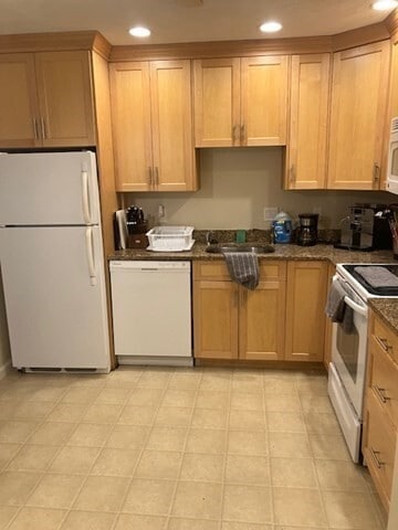 Building Photo - 304 Manor Ter