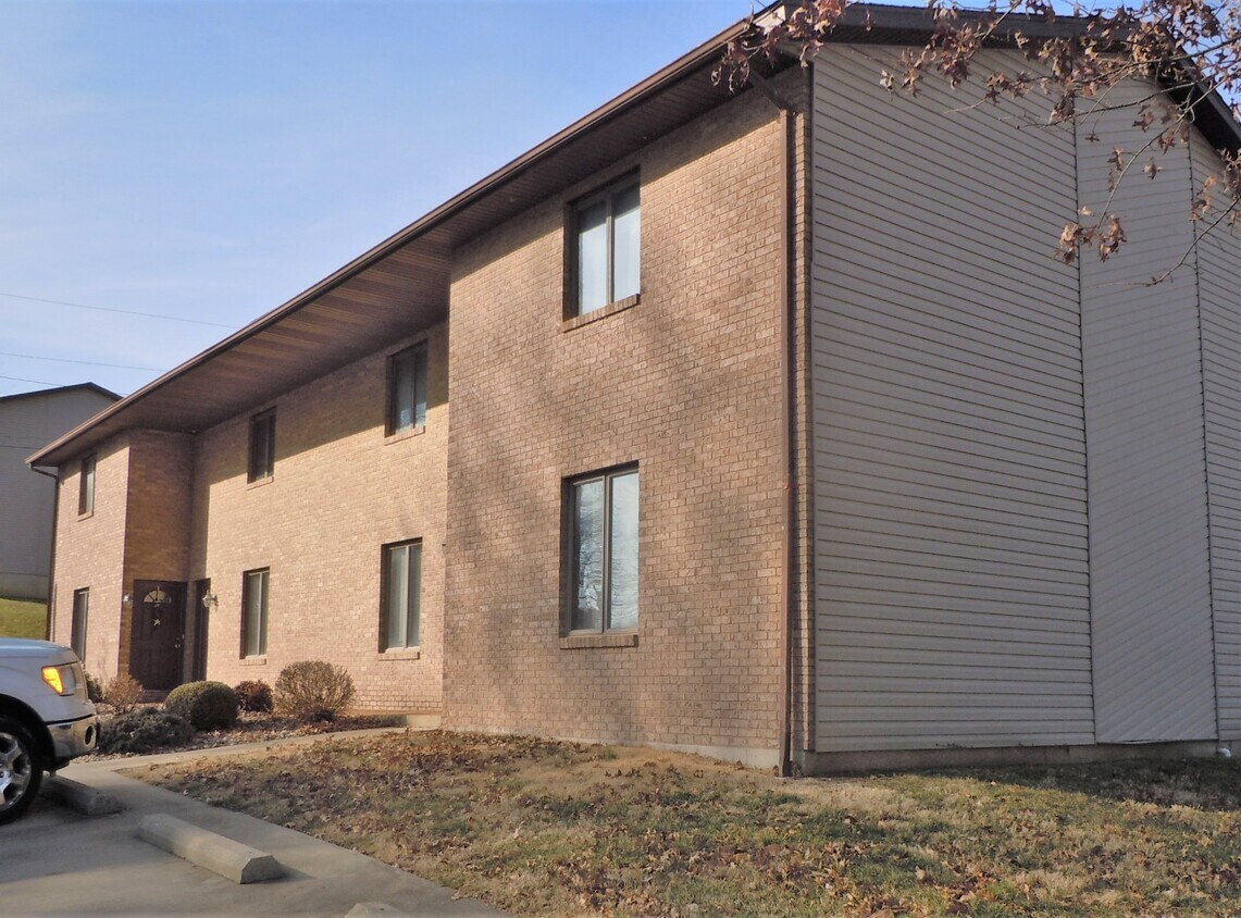 2003 Park St, Highland, IL 62249 Townhome Rentals in Highland IL