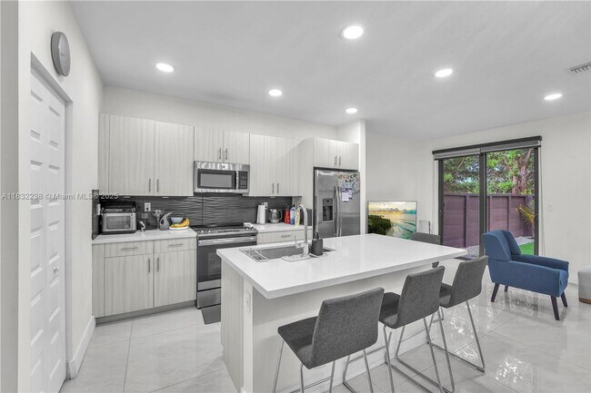 Foto del edificio - 15850 NW 91st Ct
