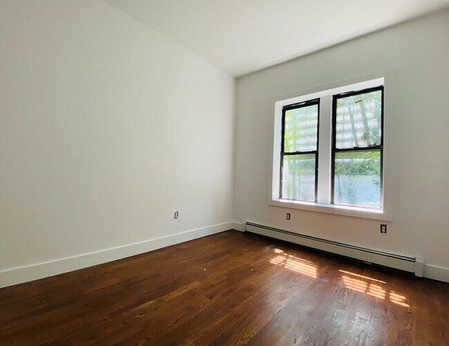 Foto del edificio - 304 Bradford St