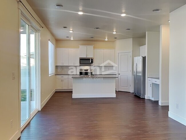 Foto del edificio - 1372 E Ludlow Dr