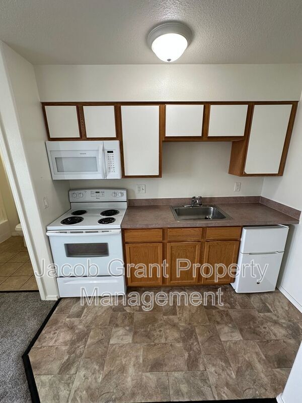 Building Photo - 1378 Curlew Ave