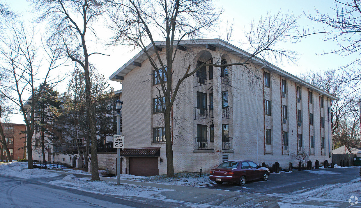 Building Photo - 425 E Henry Clay St