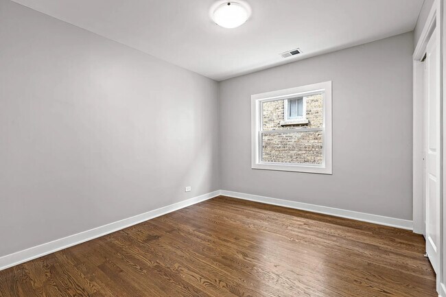 Foto del edificio - 5849 N Virginia Ave