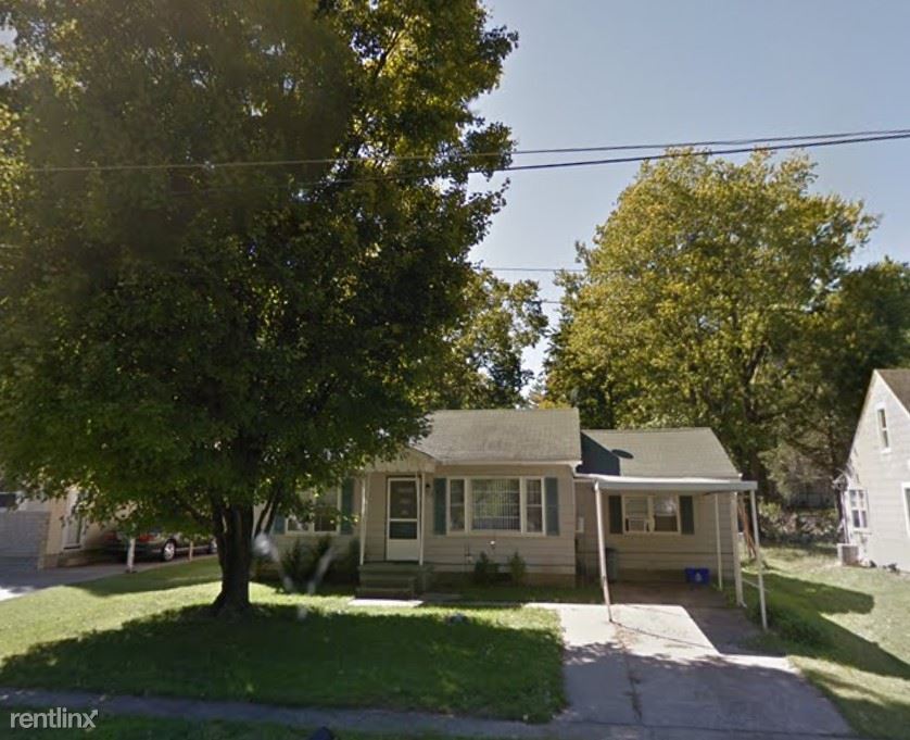 Primary Photo - 4 br, 2 bath House - 806 North Almond Street