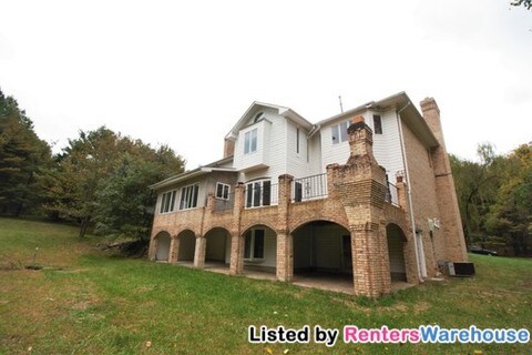 Building Photo - 9905 Sunset Dr