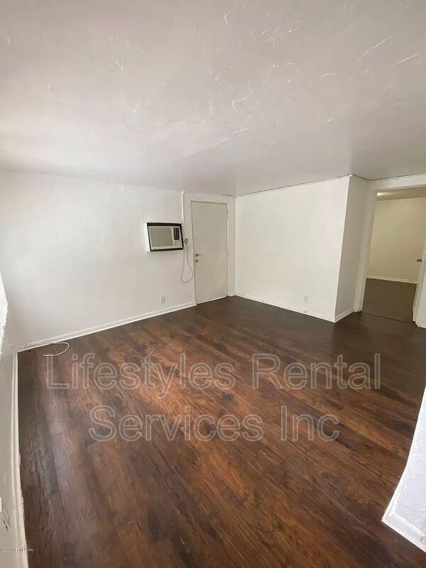 Building Photo - 2221 W 39th St