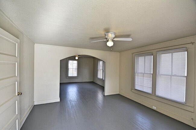 Building Photo - 875 Porter St