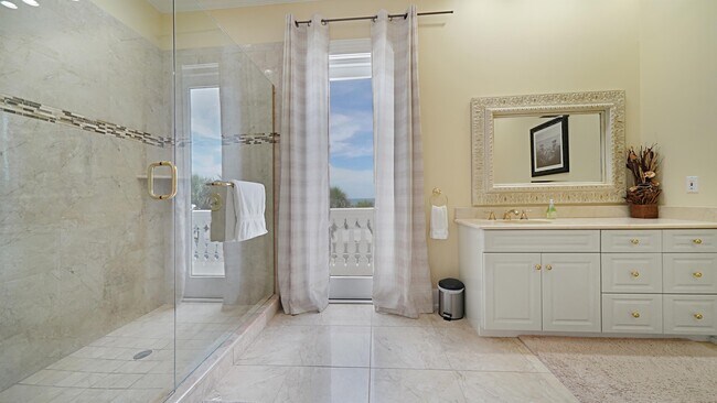 Building Photo - 8240-8240 Manasota Key Rd